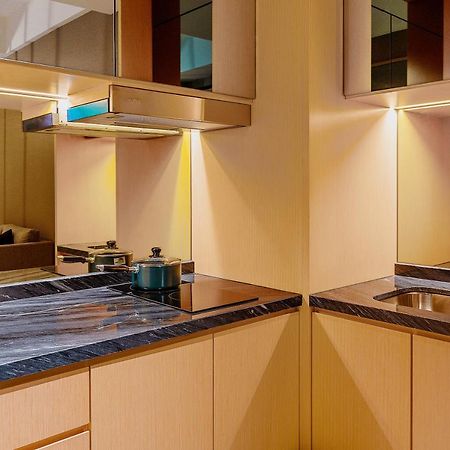 M World Hotel Formerly Known As Avante Hotel Петалинг-Джая Экстерьер фото A kitchen with a granite countertop