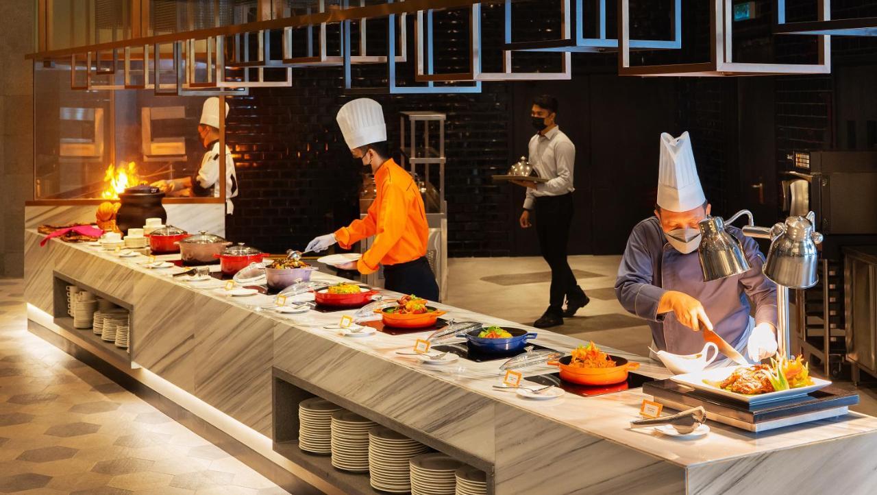 M World Hotel Formerly Known As Avante Hotel Петалинг-Джая Экстерьер фото A buffet at a hotel