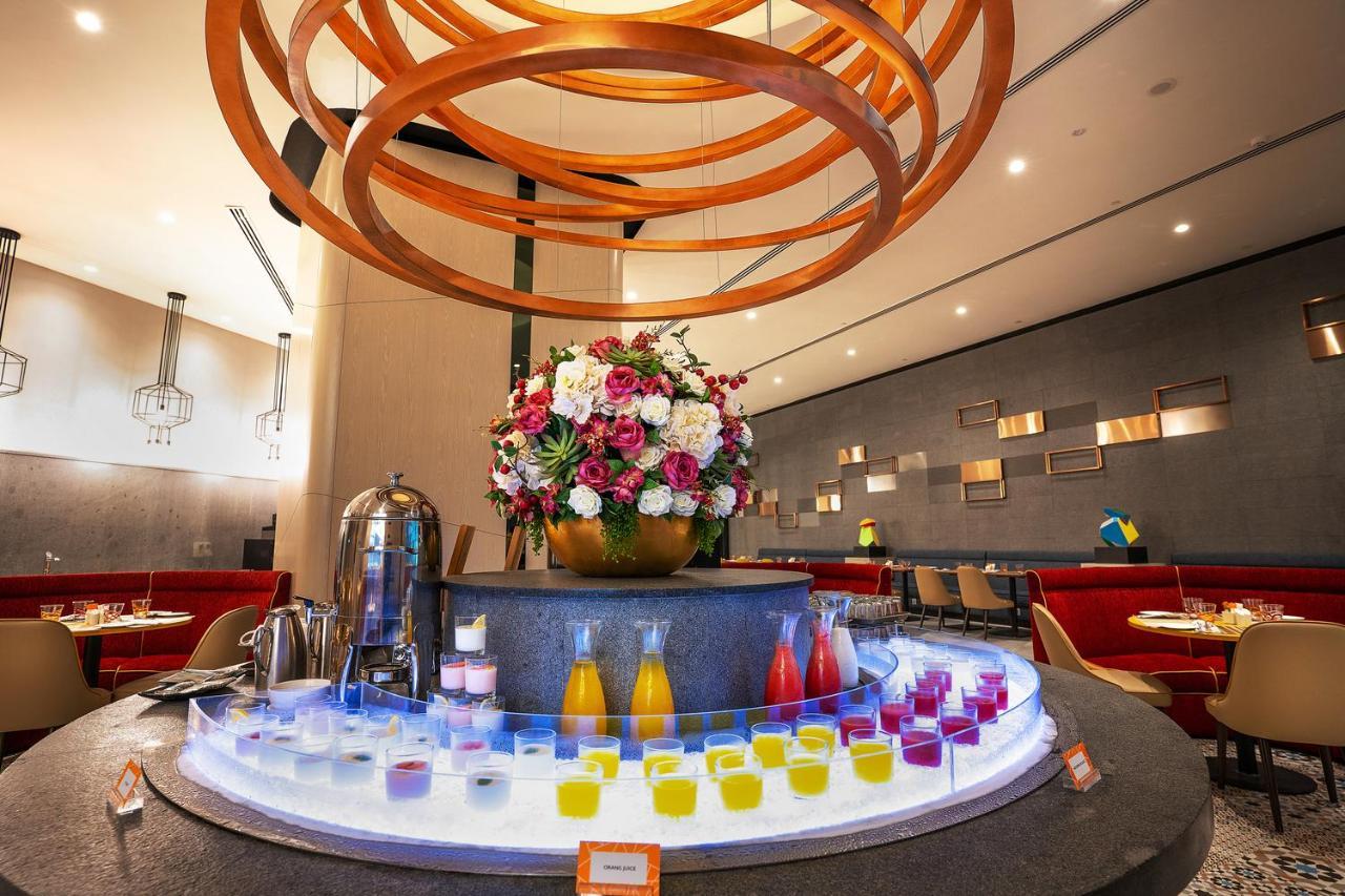 M World Hotel Formerly Known As Avante Hotel Петалинг-Джая Экстерьер фото The interior of the restaurant