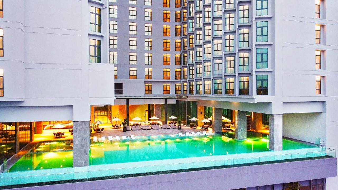M World Hotel Formerly Known As Avante Hotel Петалинг-Джая Экстерьер фото The swimming pool at the hotel