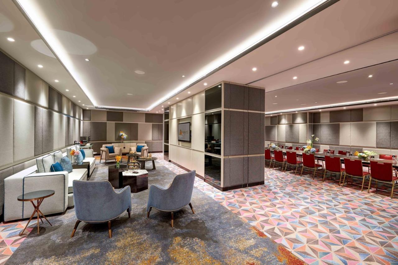 M World Hotel Formerly Known As Avante Hotel Петалинг-Джая Экстерьер фото The lounge at KLIA